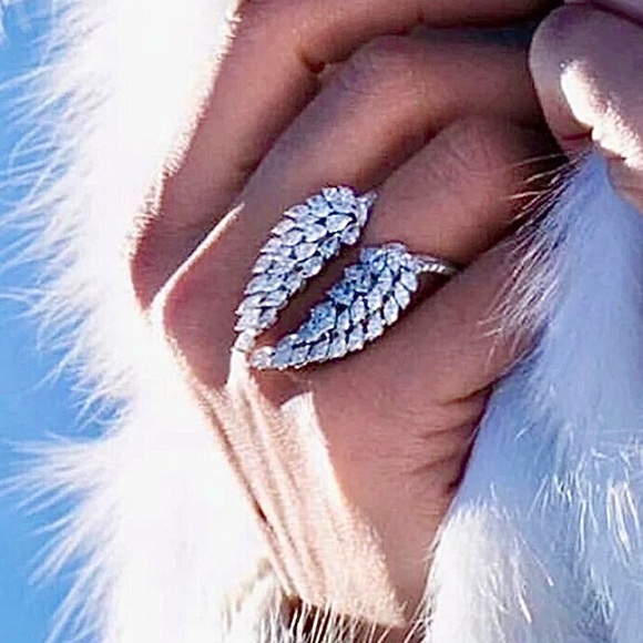 ๐๐ชฝAngel Wings Super Bling Silver Statement Ring w/ Simulated Diamonds - Picture 3 of 12